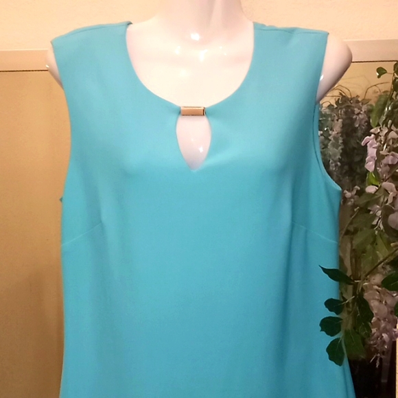 Sandra Darren Aqua Keyhole Neck Midi Dress - Picture 2 of 15